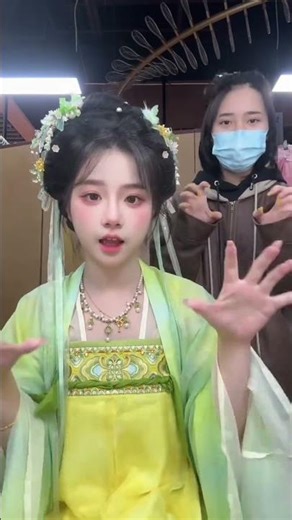 A Glimmer of Tang Dynasty Charm in Spring Blossoms