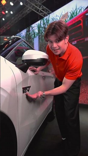 FIRST LOOK: Rayver Cruz Checks Out the Outlander PHEV!