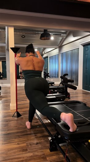 Curtsy Lunge: Challenging Lagree Flow Workout Tips