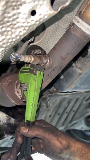 Best technique for removing stuck O2 Sensor #shortsfeed