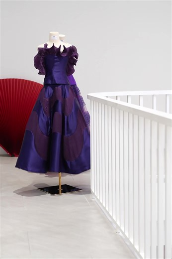 Bold, elegant, and unforgettable 💜 These beautiful pieces from @tubegallery bring a touch of sophistication and unique design to your special moments. ———————————— Contact detail: - Shop address: #22 Street 322 - Mobile: 070 777 610 - Facebook: De Showroom Couture #Deshowroomcouture #Customized