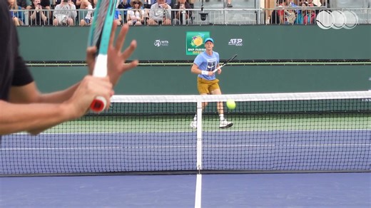 辛纳正反手慢动作