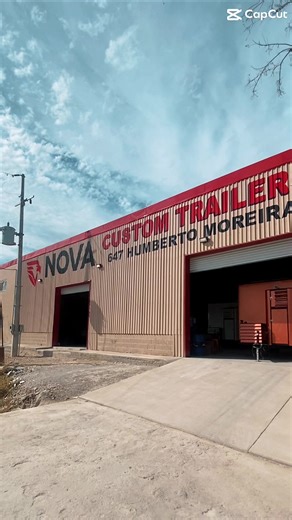 ¡Así se vive un día en Nova Custom Trailers! 🚛💨 Desde la oficina cuidando cada detalle hasta el taller dándoles vida. Si puedes imaginarlo, nosotros podemos fabricarlo. 🛠️🔥 #NovaCustomTrailers #Fabricacion #FoodTrucks #Trailers #HechoEnMexico