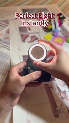 Capture your best ideas the moment they hit. This grip ensures you never miss a creative spark because of shaky hands or bad light. ✨ Great ideas don‘t wait for perfect setups. That’s why you need a tool that keeps up. · Catch the Moment: The magnetic snap gets you steady and ready in one second. · Light It Up: Tap the built-in fill light to make any spot your perfect set. · Direct & Star: The detachable Bluetooth remote lets you run the whole shoot by yourself. It shortens the distance between 