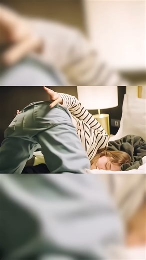 𝐔𝐥𝐥𝐮𝐟𝐥𝐢𝐱𝟏⭐ on Instagram: "日本利用压电瓷砖将脚步转化为电能。这些瓷砖捕捉来自你脚步的动能。当你行走时，你的重量和动作会对瓷砖产生压力。瓷砖会轻微弯曲，从而产生机械应力。瓷砖内部的压电材料将这种应力转化为电能。每一步都会产生少量电荷，而数百万步结合在一起就能产生足够的电力来驱动 LED 灯、数字显示屏和传感器。在像涩谷车站这样繁忙的地方，每天大约有240万个脚步为这一系统作出贡献。这些电能可以被储存或立即使用，从而减少对传统电力来源的依赖，并支持可持续的城市基础设施。这种方法将日常运动转化为实用的可再生能源 #日本 #知识 #事实 #你知道吗 #推荐 #科技 #创新 #历史 #技术 #实验 #热门"