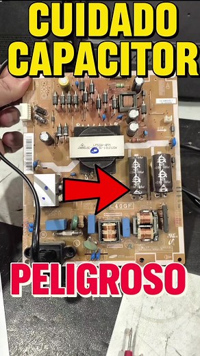 Peligro del capacitor principal de fuentes conmutadas
