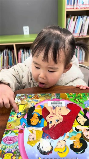 "I'm Ariel!" Toddler Reacts to Disney Princess Book😂🧜‍♀️💕