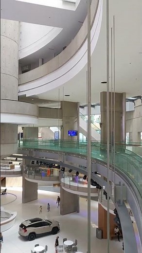 Exploring the Iconic Renaissance Center in Downtown Detroit
