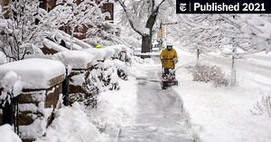 Colorado Snowstorm Knocks Out Power to Thousands and Snarls Travel