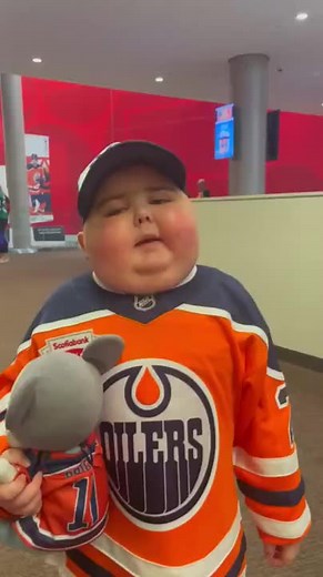PLAY LA BAMBA, BABY🕺🏻 Ben was pumped after the Oilers big Game 3 win! (🎥: TW/@m_dan25) | TSN