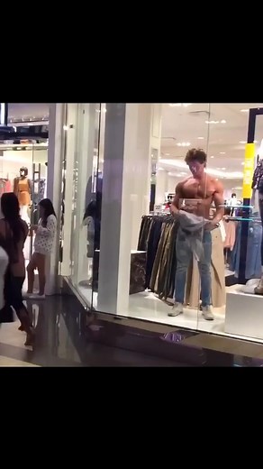 Aesthetic Bodybuilder At Shopping Mall🔥 #fyp #foryoupage #bodybuilding #fitness #motivation #gym #gymtok IG: Jon Skywalker