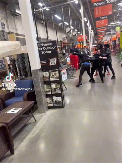Chaos at Detroit Home Depot: What really went down. 😱😳😬Wild brawl inside the Home Depot on Detroit's West Side, kicked off between two customers but quickly escalated into a full melee with multiple people jumping in, some grabbing pipes, tools, and other store items as makeshift weapons. A DPD officer working security detail jumped in to break it up solo before backup arrived and got injured in the process. Three people suffered minor injuries total. Three suspects were arrested. One man inv