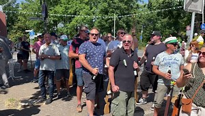 4.9K views · 150 reactions | Es war das erste Mal, die Schützenkapelle Rhade vor der Parade ein Ständchen gab. Und da durfte „Layla“ natürlich nicht fehlen.  #schützenfestrhade | Dorsten-Online.de | Facebook