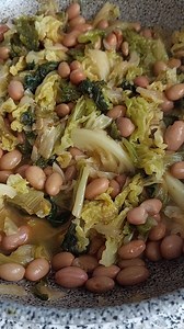 Zuppa di verdure e legumi ,puo essere un contorno oppure un piatto unico ,,ho fatto rosolare un trito di cipolla e basilico con un poco di olio in padella dopo ho agiunto un po di concentrato ,e ho messo le verdure ben lavate ,lasciando un po di acqua,,il tanto di cuocere le verdure circa 25 minuti ,,alla fine ho aggiunto i fagioli gia lessatti ,,fatti insaporire con le verdure aggiustato di sale ,e un' ottima cena ,, | Le ricette di Giuseppina