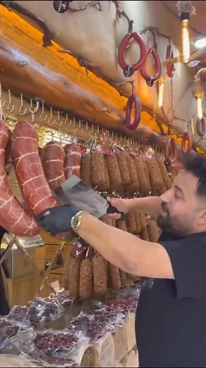 2M views · 19K reactions | makanan turki Pastrami adalah produk daging yang biasanya dibuat dari daging sapi, dan terkadang dari daging babi, daging kambing, atau kalkun. Daging mentah kemudian diasinkan, dikeringkan sebagian, dibumbui dengan bumbu dan rempah-rempah, kemudian diasapi dan dikukus #kulinersehat #makananturki #fyp | Neiska Syifa Rambu Pertiwi | Facebook