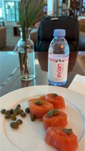 Emirates business class lounge Dxb #emiratesairlines #travel