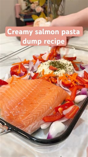 This salmon pasta dump is an easy dinner recipe to try! #easyrecipe #salmonrecipes #dinnerrecipe