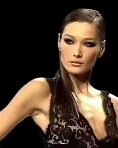 carla backstage vs runway🔥# 90s model # fashion icon ✨