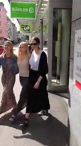 Wo ist der gute alte Minirock? Die Röcke der Frauen werden immer länger. Roman Kilchsperger kann und will das nicht akzeptieren. Klicken auf eigene Gefahr! | Energy Zürich