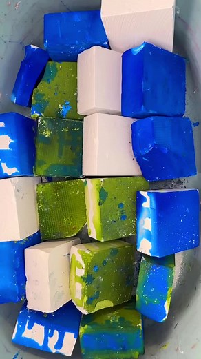 Super dusty chalk from unplainjane #dyedchalk #chalktok #oddysatisfying #chalkcrushing #fypシ゚