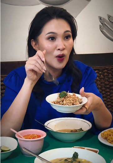Makan Kapurung dan Papeda: Wisata Kuliner Nusantara