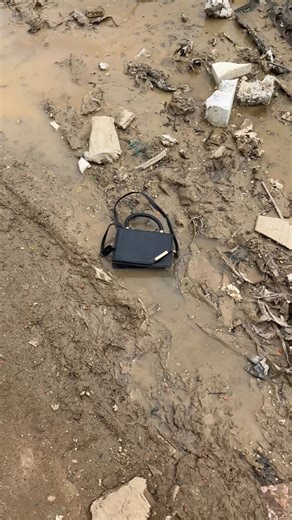 7.9M views · 27K reactions | Black bag dropped on the road have a iphone #reelsfbシ #reelstrending #reelsviralfb #reelsviral #reelsvideo #reelsfacebook #reels #iphone13promax #phone #mobile #smartphone #iphone #iphone16 #iPhone15ProMax #iphone13 #iphone16promax #iPhone16Plus #iphone12pro | Galaxy Restore | Facebook