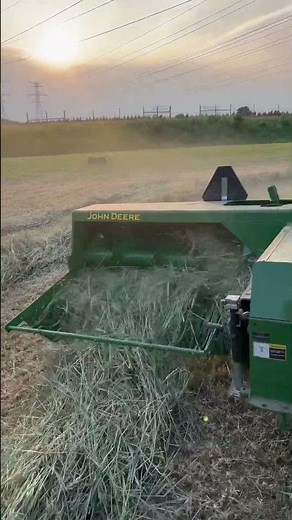 John Deere 338 square baler hard at work