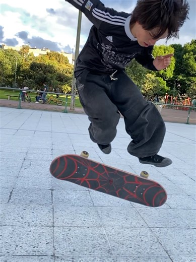 Cómo realizar el ollie y flip en skate
