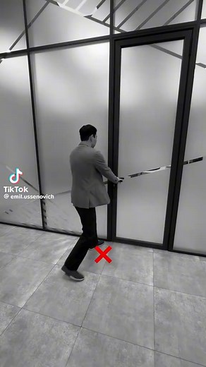 "First impressions count — even before you say a word! Watch as this expert shows the correct way to open and close the door when entering an interview room. A simple move that speaks volumes about your confidence and respect. Perfect this and stand out from the start!" #performance #interview | Asghar Ahmed Soomro