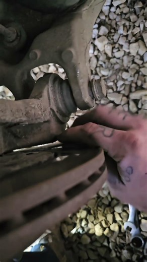 15 GMC Acadia Brake Inspection #gmc #Acadia #kentucky #garage #diy
