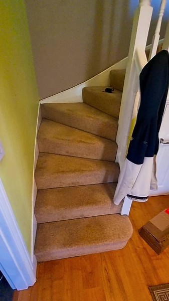 Stair tread, newel post cladding and metal balustrades 👌 #smwooddesigns #staircladding #newelpostcladding #carpenter #carpentry #woodworking #oakhandrails #metalbalusters #makitatools