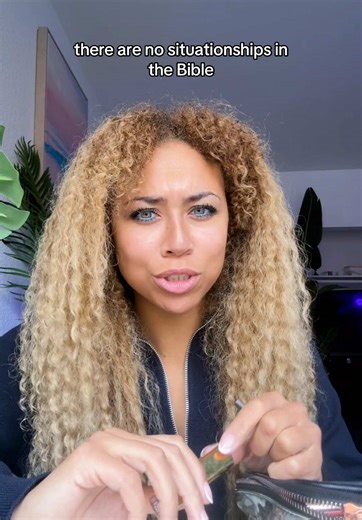 Hehehehe what do you think girls?! Am I right?! #christiantiktok #christiangirl