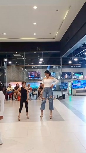 Last Sunday's modeling workshop at Vista Mall Davao. We aim to boost young aspiring models confidence by making sure they are confident with their own body and beauty ❤️ Get your modeling training now! Join our weekend modeling workshop at your nearest Bella Spiel Modeling Academy branch. #BellaSpielModelingAcademy #bellaspielmodellingacademy #BSMA #bellastudios #rampwalk #runwaymodel #model #modeling | Bella Spiel Modeling Academy