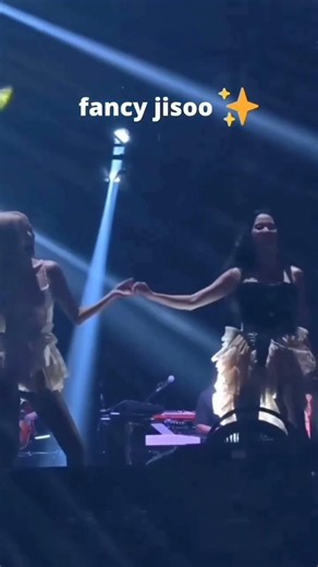 Jisoo is so funny and always makes Rose laugh 🥰🥰 #blackpink
