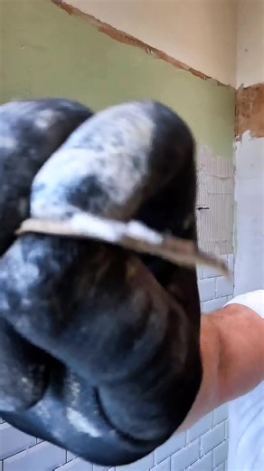 White ceramic metro tiles installation action 🔥 #nwlondontilers #nwlt #northwestlondontilers #metrotiles #subwaytiles #tileinstallation #tiler #tilers #tiling #tilework #tilesetter #fy #fyp #foryou