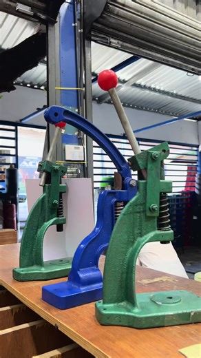 Si trabajas con muebles, vehículos o renovación de espacios, aquí encontrarás lo que necesitas ⬆️ ¿Quieres que te expliquemos algún material en específico? Escribinos en los comentarios ➡️#tapiceros #materialesparatapicería #californiatextil #managuanicaragua🇳🇮 #decoracion