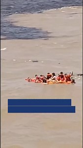 🚨| Uma lancha naufragou na tarde de sexta-feira (13), próximo a Manaus (AM), resultando na morte de uma mulher de 22 anos e de uma criança de aproximadamente três anos. Outras sete pessoas seguem desaparecidas. A embarcação rápida Lima de Abreu XV havia saído de Manaus com destino a Nova Olinda do Norte e afundou na região do encontro dos rios Negro e Solimões. Ao todo, 71 passageiros foram resgatados por outra embarcação que passava pelo local. As buscas continuam neste sábado (14) com atuação