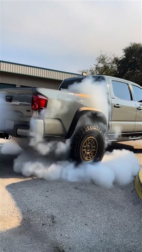 Dynopro Suspension Specialists on Instagram: "No es solo levantarla 3 pulgadas. Es hacerlo bien, en Florida. Toyota Tacoma lift kit 3” en Florida con suspensión Dobinsons MRR, configurada para off-road y daily driving. Realizamos la modificación profesional de carrocería y guardafangos que permite montar cauchos más grandes en Tacoma 👉 sin roces, sin vibraciones, sin comprometer la geometría. Especialistas en: • Toyota Tacoma suspension upgrade Florida • Lift kits Dobinsons Florida • Tacoma off