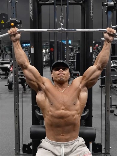 Devin Bernardo | Go get big & wide ✈️ Full workout👇🏽 Lat pulldown (4sets/10-20reps) Bent over dumbbell rows (4sets/8-15reps) Pull down machine... | Instagram