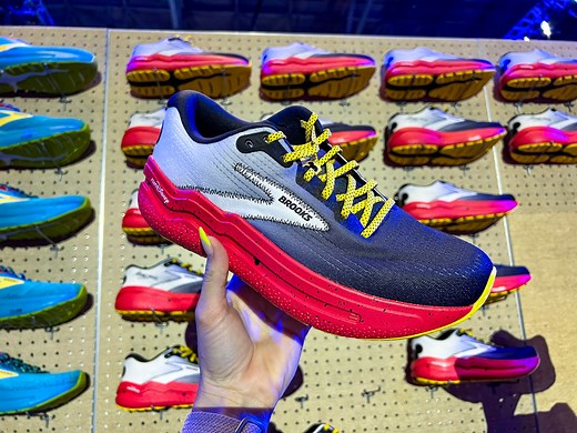 First Look at the NEW Brooks Running & runDisney Collaboration at Disney World!