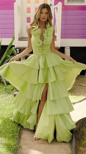 Now that’s a look 👏🏼🥝✨ #SherriHill #Spring #2024 #Chartreuse #Dress #Fashion#Gown #RedCarpet