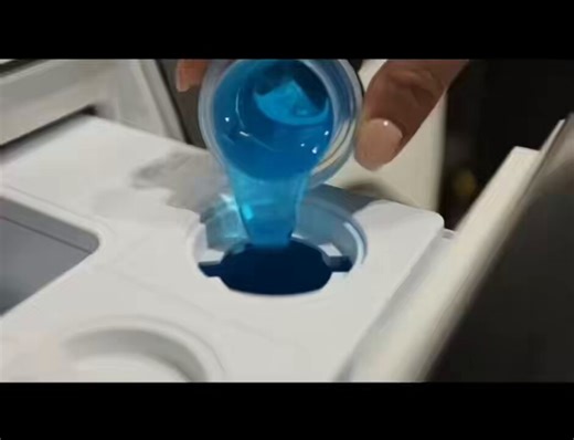 The laundry industry figured out one of the greatest grifts in American retail: sell people a giant bottle that’s mostly water, perfume, and vibes.Most detergent is designed to smell like “clean” before it actually needs to do much cleaning.You can make your own with the parts that actually matter:Washing soda: raises the pH and helps lift grease and grime.Borax: softens hard water and keeps dirt from redepositing.Castile soap: breaks surface tension and helps carry the dirt away.For a 4-person 