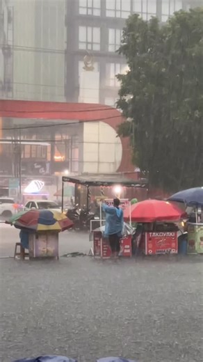 Purwokerto Drone on Instagram: "Situasi terkini gor satria purwokerto. Hujan deras di sertai petir. . #purwokertodrone"