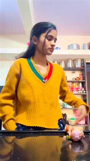 Godavari Gaikwad(mohite) on Instagram: "काय ते लग्न झाल्यावरचे दिवस 🥰 #dailyroutine #dailyvlog #1million #avnimohite #minivlog"