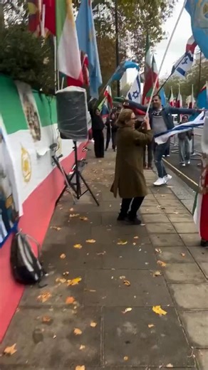 Iranian Zionists in London wave Israel and Shah-era flags, calling for regime change in Iran. | MintPress News