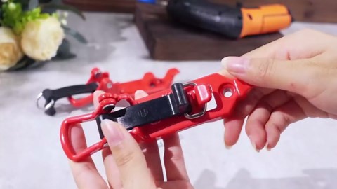 2 Pack Shovel Mount for Roof Rack Heavy Duty Metal Rubber Clamps Shovel Holder Wall Mounting Brackets Quick Release Axe Holder for Car Truck Boats Fit 0.67" to 1.57" Diameter Tools