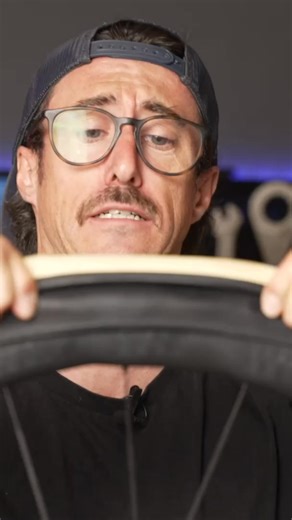 172K views · 507 reactions | C'est vous aussi ?!  Marre de galérer à remettre les pneus de vélo ? Regardez notre dernière tuto complet pour vous faciliter la tâche !  https://gcn.eu/InstallerPneu  #GCN #TutoVélo #Mécanique #Pneu | GCN en Français | Facebook