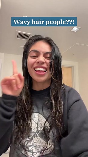 How to Add Volume to Wavy Hair: Hair Brushing Technique