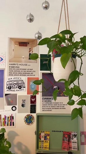 Aesthetic Wall Collage: Budget-Friendly DIY Guide