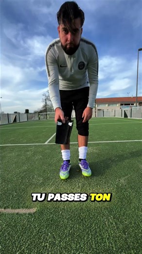 Personne n'aime jouer avec des protège-tibias… #football #footballshorts #ProtègeTibias